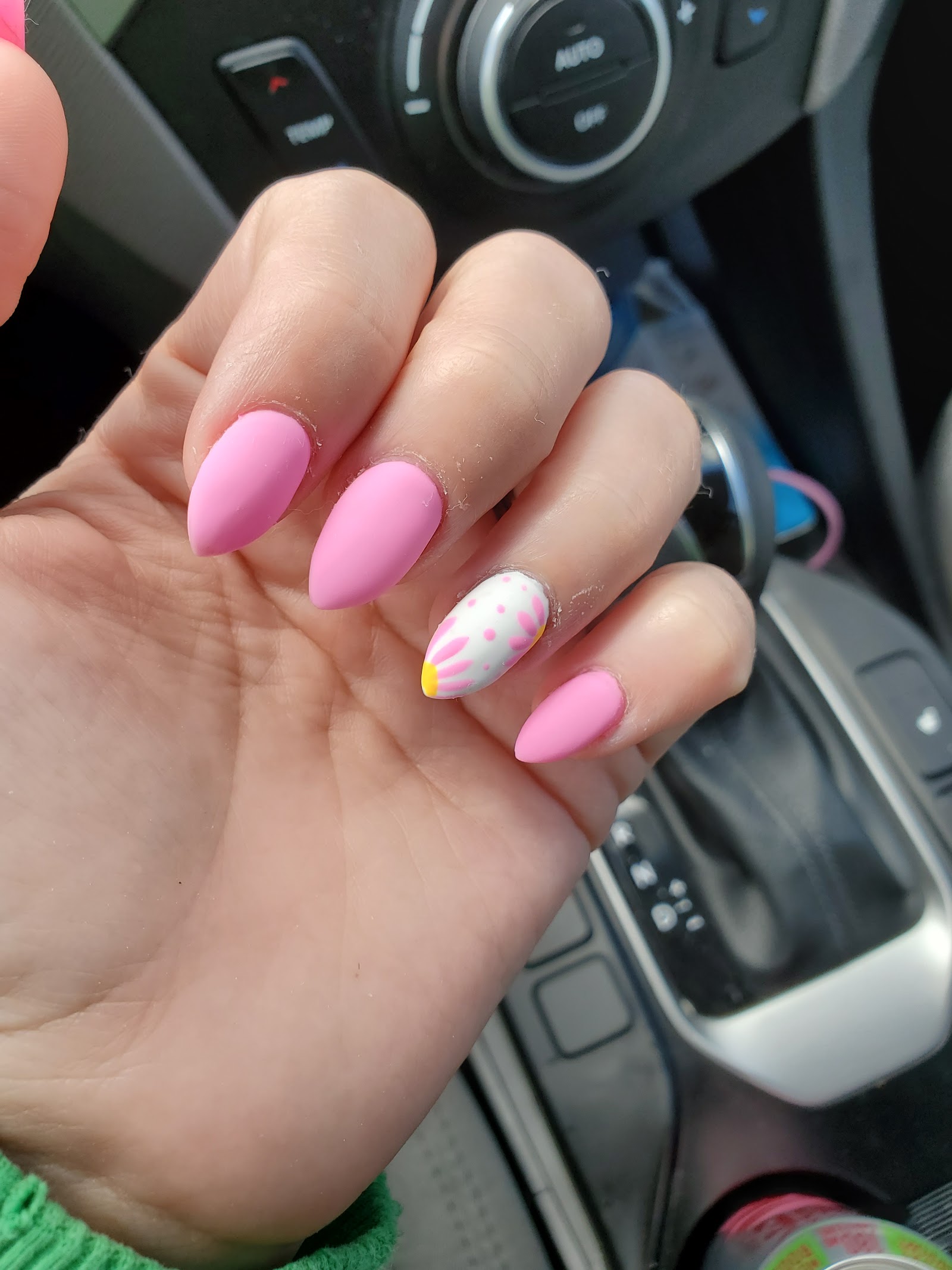 Nails 4 U & Spa logo